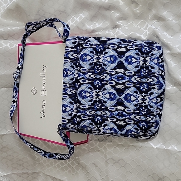 Vera Bradley Triple Zip Hipster-NWT - Picture 3 of 8